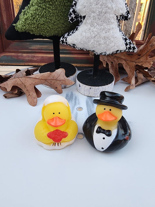 Bride and groom rubber ducks | cute novelty gifts | wedding gift | wedding cake topper | gift for friend | bouquet prop | pack of 2